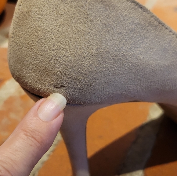 Fioni Tan Suede Peep Toe 4in Heel with Knotted Bow Accent Size 9 1/2 - Picture 6 of 8